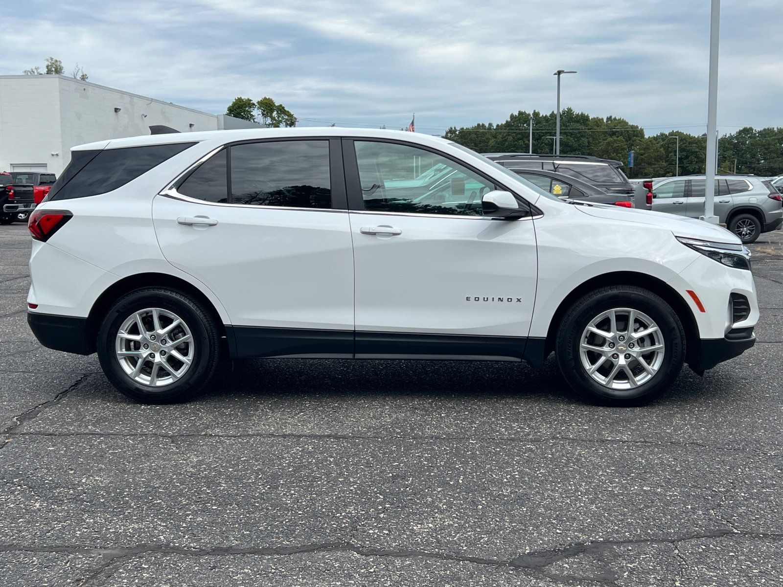Used 2024 Chevrolet Equinox LT FWD image 42