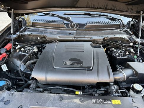 Used 2025 Land Rover Defender 110 S image 12