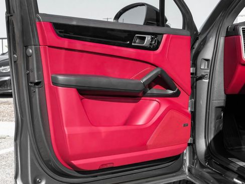 Used 2019 Porsche Cayenne image 54