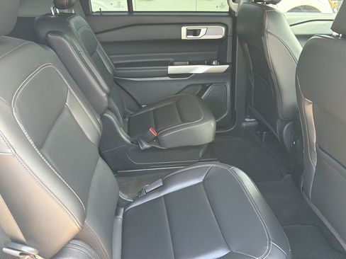 Used 2023 Ford Explorer XLT w/ Equipment Group 202A RWD image 9