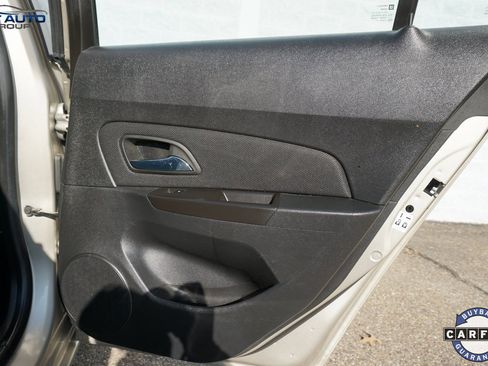 Used 2015 Chevrolet Cruze LT w/ Technology Package image 20