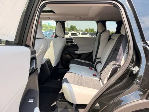 New 2026 Mitsubishi Outlander SE FWD image 12