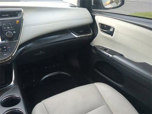 Used 2018 Toyota Avalon Limited image 16
