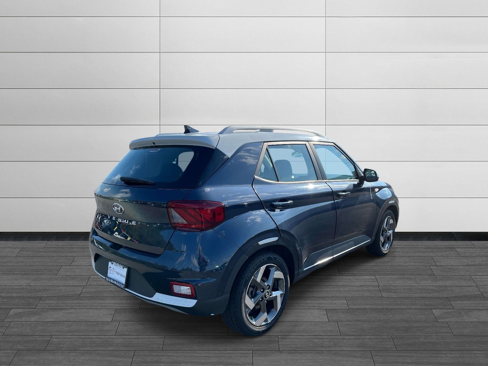 Used 2022 Hyundai Venue Limited FWD image 3