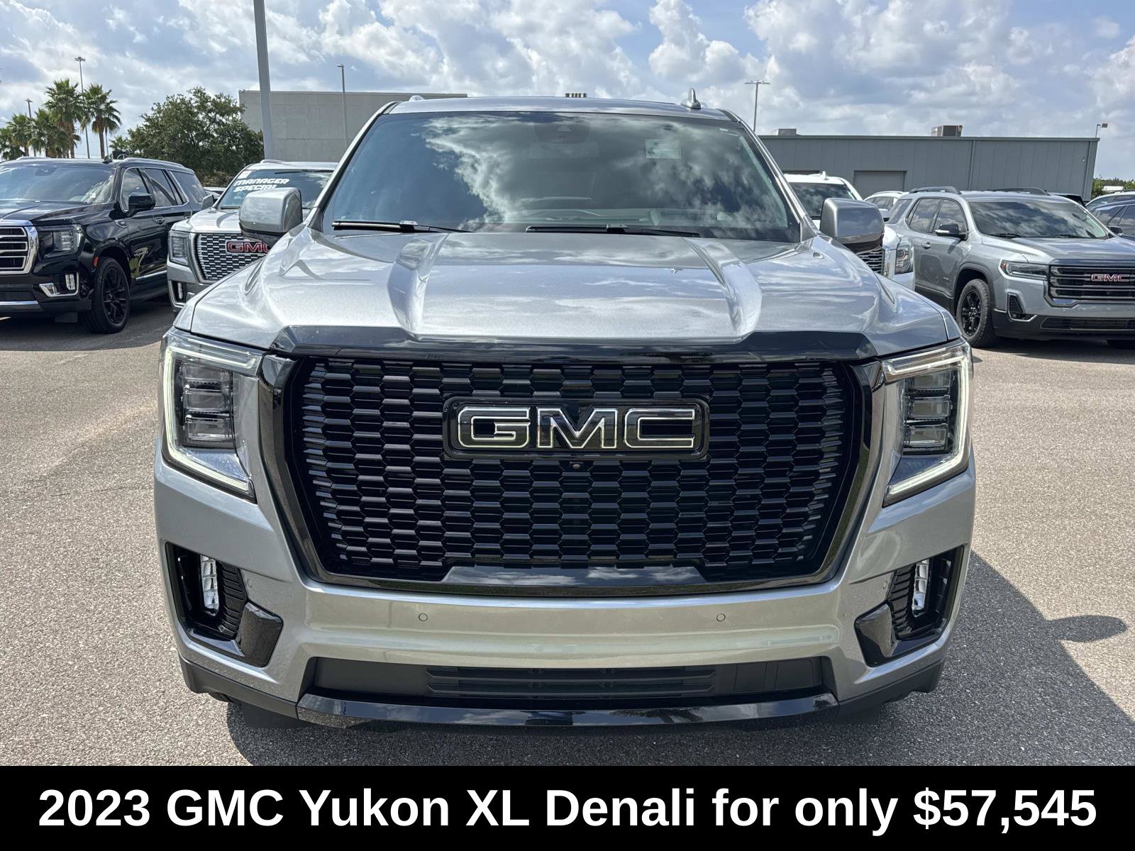 Used 2023 GMC Yukon XL Denali AWD/4WD image 2