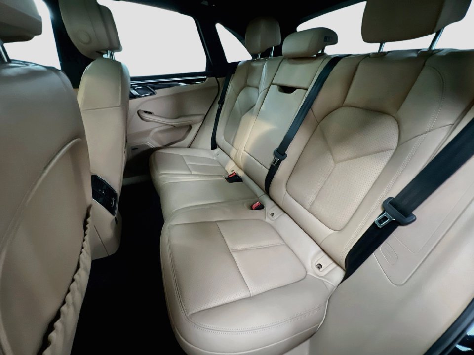 Certified 2026 Porsche Macan AWD/4WD image 24