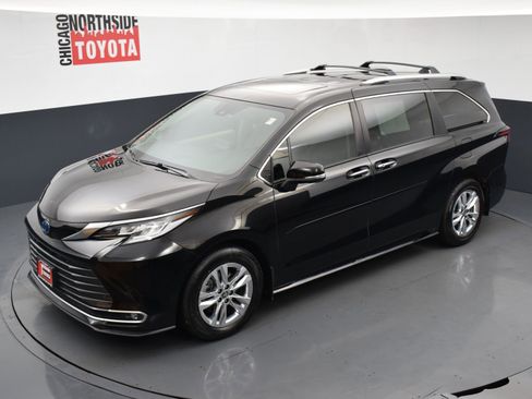 Used 2024 Toyota Sienna Limited AWD/4WD image 33
