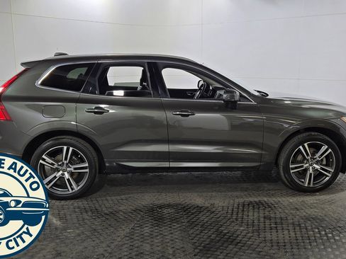 Used 2018 Volvo XC60 T5 Momentum w/ Vision Package AWD/4WD image 8