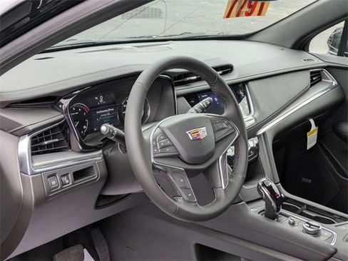 New 2025 Cadillac XT5 Luxury image 14