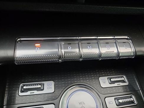 Used 2025 Lincoln Nautilus Premier w/ Equipment Group 102A image 15