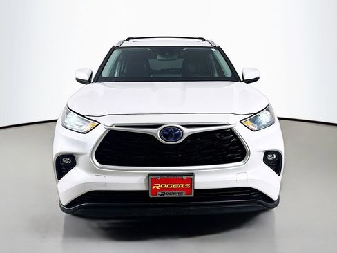 Used 2023 Toyota Highlander XLE AWD/4WD image 2