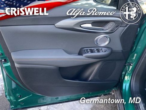 New 2025 Alfa Romeo Tonale w/ Premium Package image 16