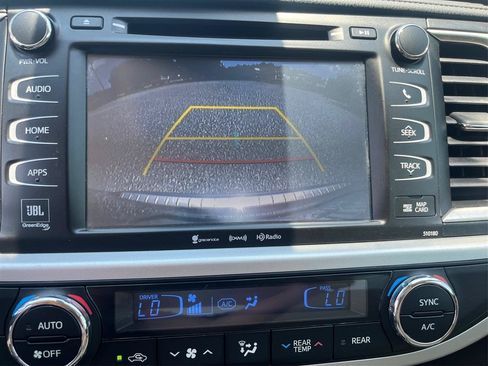 Used 2018 Toyota Highlander Limited AWD/4WD image 18