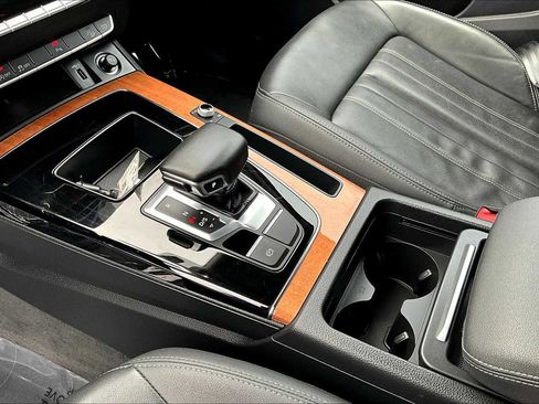 Used 2021 Audi Q5 Premium image 15