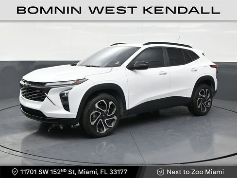 Used 2025 Chevrolet Trax RS w/ Driver Confidence Package image 1