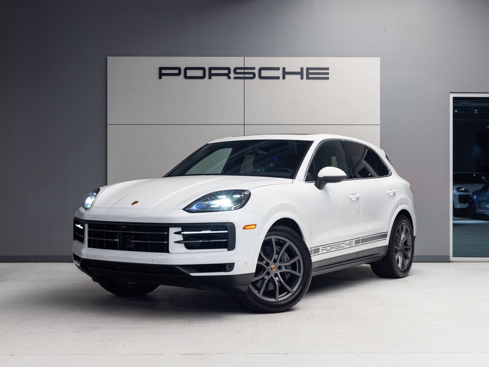 Certified 2025 Porsche Cayenne AWD/4WD image 1