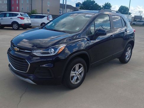 Used 2022 Chevrolet Trax LT w/ LT Convenience Package AWD/4WD image 7