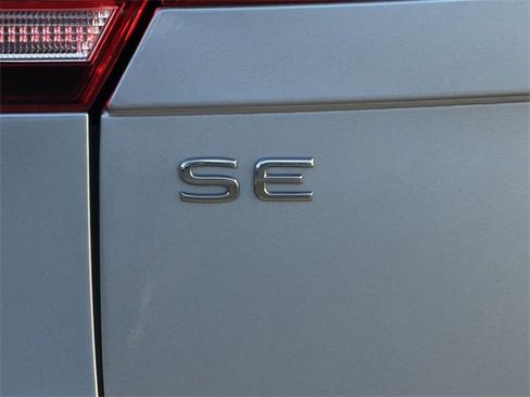 Used 2023 Volkswagen Tiguan SE R-Line image 9