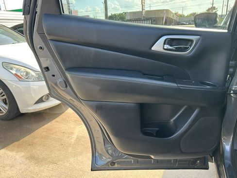 Used 2020 Nissan Pathfinder SL FWD image 20