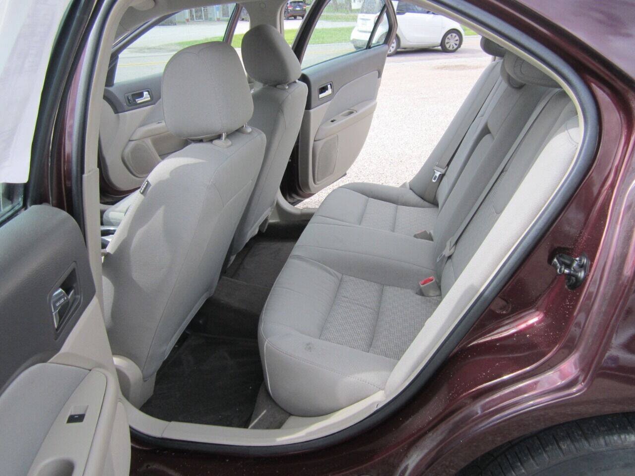 Used 2012 Ford Fusion S FWD image 9