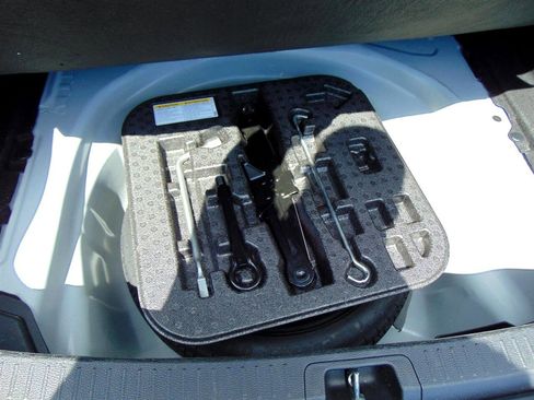 Used 2022 Toyota Corolla SE image 11