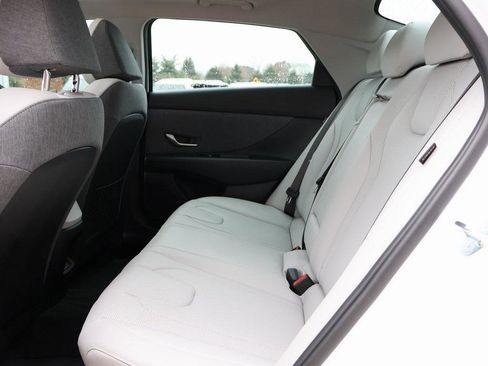 New 2025 Hyundai Elantra Limited image 18