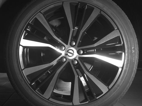 Certified 2024 Volvo XC60 B5 Plus w/ Protection Package Premier AWD/4WD image 25
