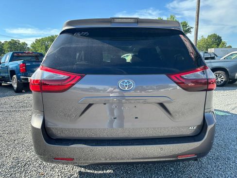 Used 2020 Toyota Sienna XLE Premium FWD image 9