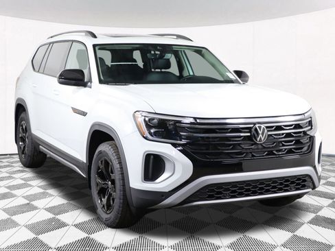 Used 2025 Volkswagen Atlas Peak Edition SE image 19