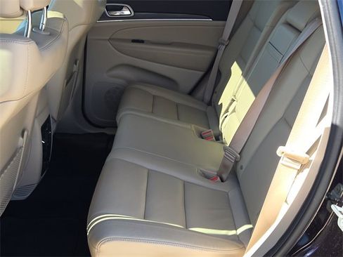 Used 2021 Jeep Grand Cherokee Limited image 17