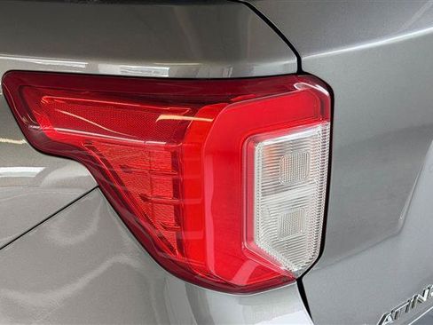 Used 2021 Ford Explorer Platinum w/ Equipment Group 601A AWD/4WD image 10