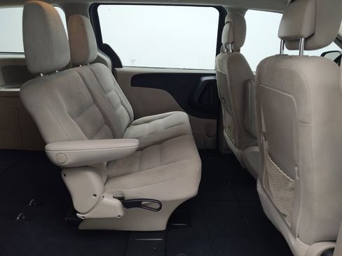 Used 2016 Dodge Grand Caravan American Value Package w/ UConnect Hands-Free Group FWD image 19