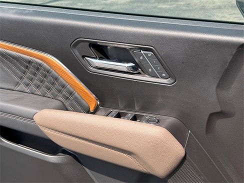 Used 2024 GMC Canyon Denali image 23