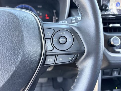 Used 2024 Toyota Corolla Cross XLE w/ Convenience Package image 22