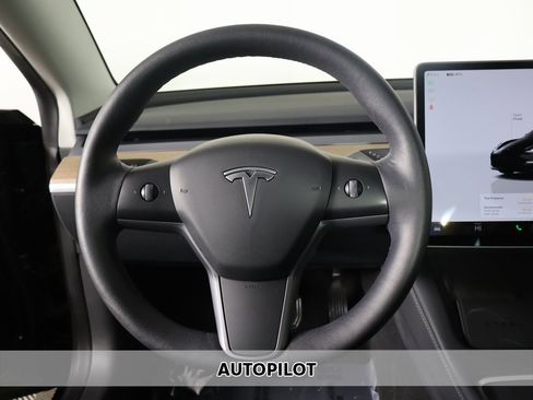 Used 2023 Tesla Model 3 Standard Range image 3