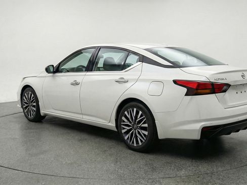 Used 2025 Nissan Altima 2.5 SV image 6