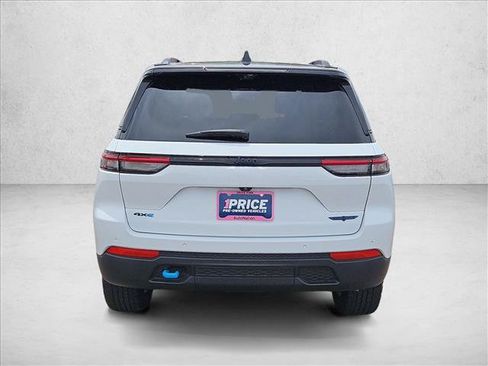 Used 2023 Jeep Grand Cherokee Trailhawk w/ Advanced Protech Group II AWD/4WD image 7