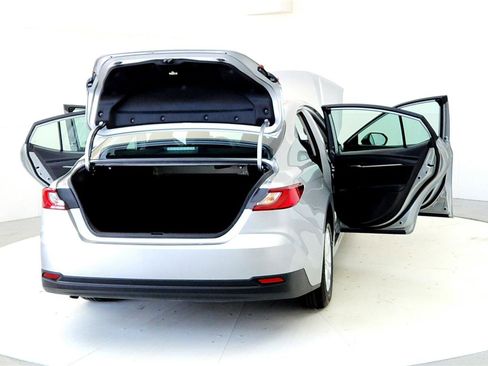 Used 2025 Toyota Camry LE image 11