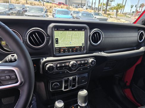 Used 2023 Jeep Wrangler Unlimited Sahara w/ Cold Weather Group AWD/4WD image 15