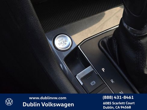 Used 2018 Volkswagen Tiguan SE w/ Panoramic Sunroof Package image 20