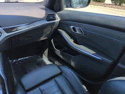 Used 2021 BMW 330i Sedan w/ M Sport Package RWD image 15