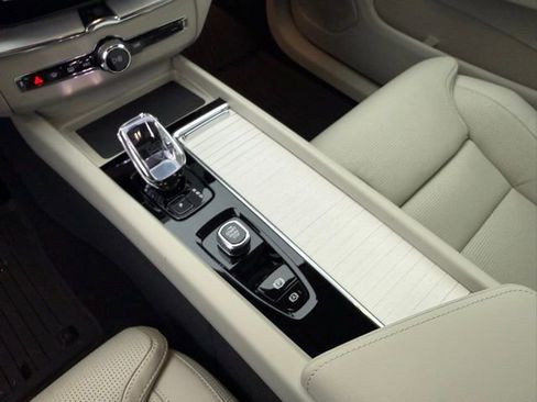 New 2026 Volvo XC60 B5 Ultra w/ Climate Package image 25