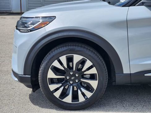 Used 2025 Ford Explorer Platinum w/ LUX Leather Package AWD/4WD image 5
