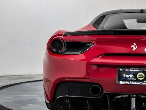 Used 2017 Ferrari 488 GTB RWD image 16