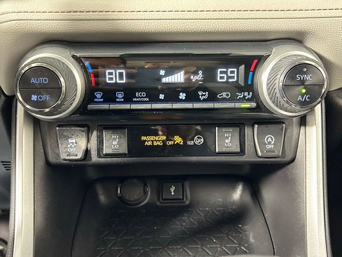 Used 2021 Toyota RAV4 XLE image 20