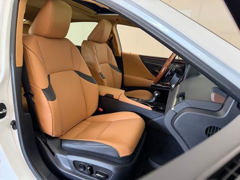 Used 2023 Lexus ES 250 w/ Premium Package AWD/4WD image 32