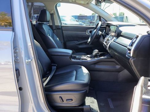 Used 2023 Kia Sorento SX image 9
