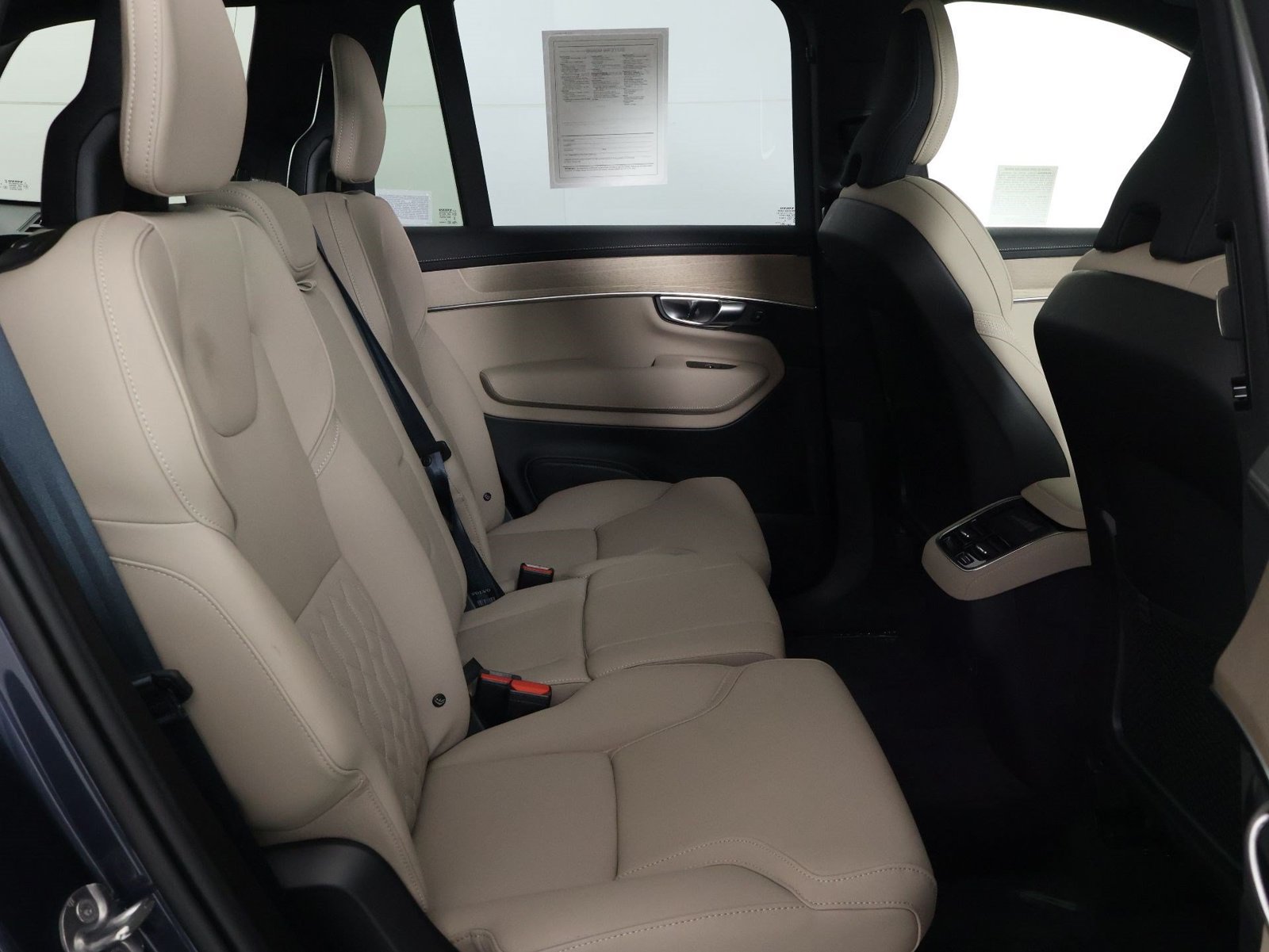 Used 2026 Volvo XC90 B6 Plus w/ Protection Package AWD/4WD image 30