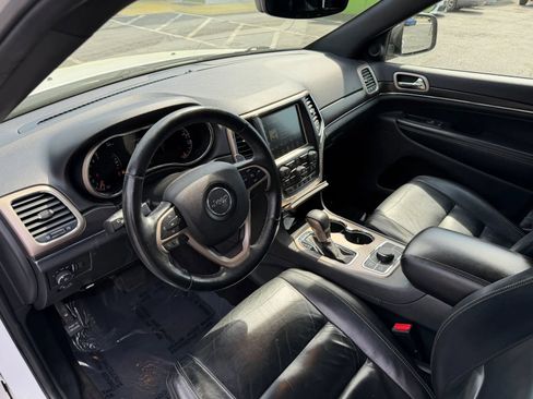 Used 2017 Jeep Grand Cherokee Limited AWD/4WD image 12