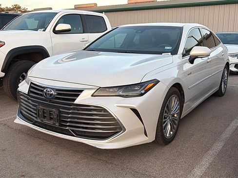 Used 2019 Toyota Avalon Limited image 15